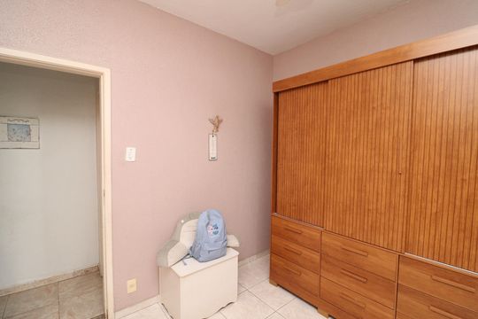 Quarto 2 de apartamento à venda com 2 quartos, 50m² em Pitangueiras, Rio de Janeiro