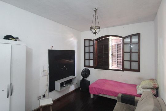 Casa à venda com 7 quartos, 298m² em Floramar, Belo Horizonte