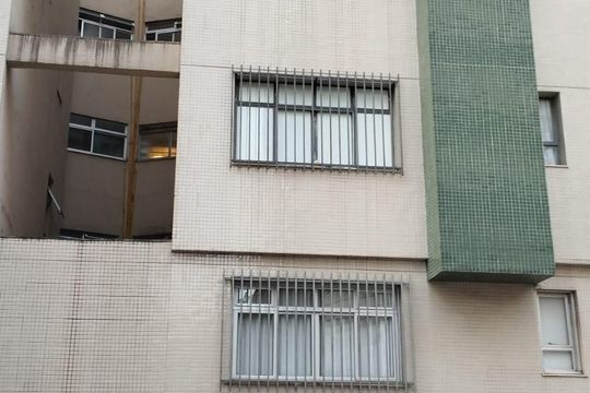 placa instalada RVRC-256 de apartamento para alugar com 3 quartos, 95m² em Santo Antônio, Belo Horizonte