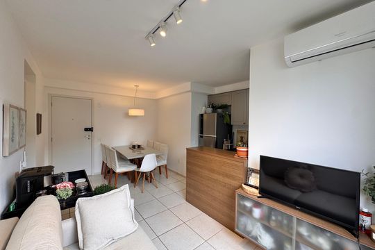 Sala de apartamento à venda com 2 quartos, 44m² em Barra Olímpica, Rio de Janeiro