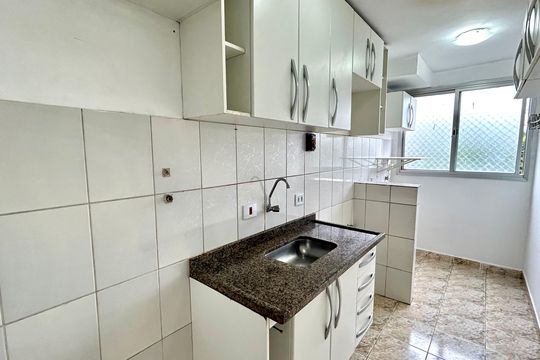 Cozinha de apartamento para alugar com 1 quarto, 50m² em Jardim Terezopolis, Guarulhos