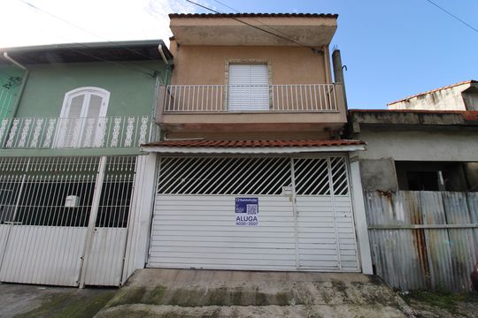 Fachada de casa para alugar com 2 quartos, 50m² em Parque Guarani, São Paulo