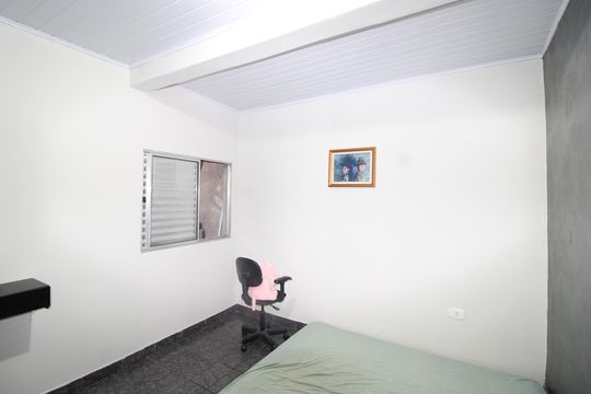 Quarto 1 de casa para alugar com 2 quartos, 50m² em Parque Guarani, São Paulo