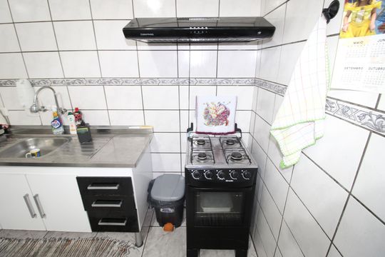 Cozinha de casa para alugar com 2 quartos, 50m² em Parque Guarani, São Paulo