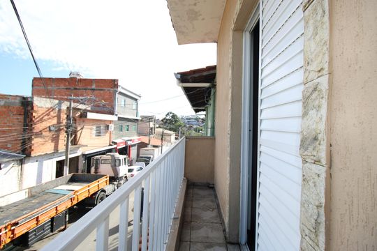 Varanda do quarto 2 de casa para alugar com 2 quartos, 50m² em Parque Guarani, São Paulo