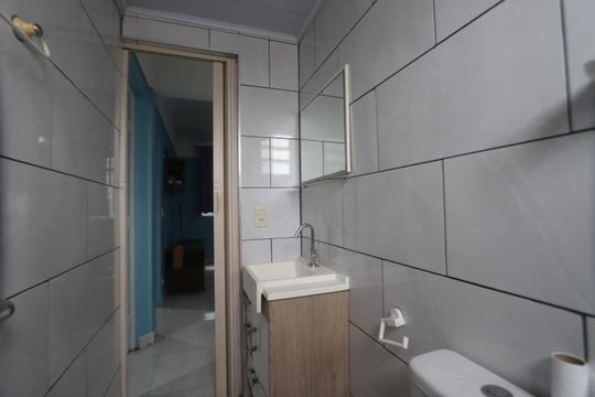Banheiro de apartamento à venda com 2 quartos, 49m² em Jardim Santa Adelia, São Paulo