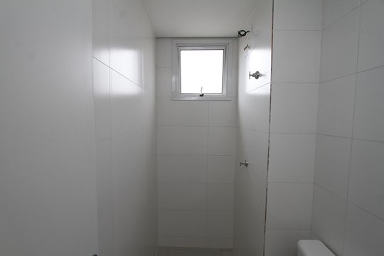 Banheiro de kitnet/studio para alugar com 1 quarto, 24m² em Nova Suíça, Belo Horizonte