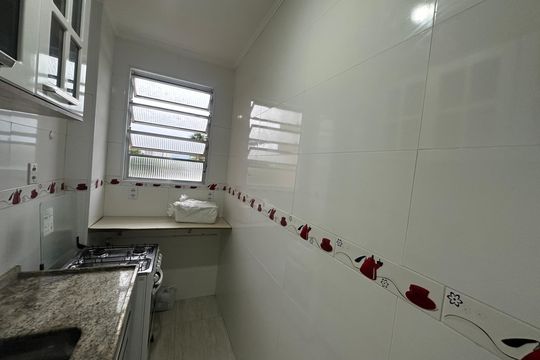Cozinha de apartamento para alugar com 1 quarto, 38m² em Centro, São Vicente