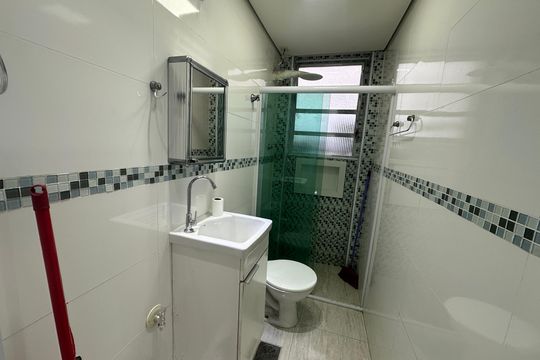 Banheiro de apartamento para alugar com 1 quarto, 38m² em Centro, São Vicente