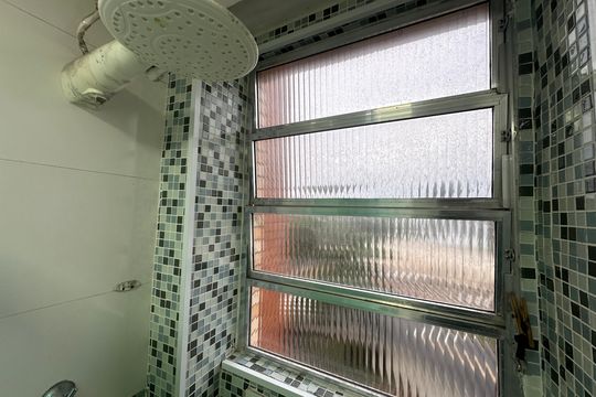 Banheiro de apartamento para alugar com 1 quarto, 38m² em Centro, São Vicente