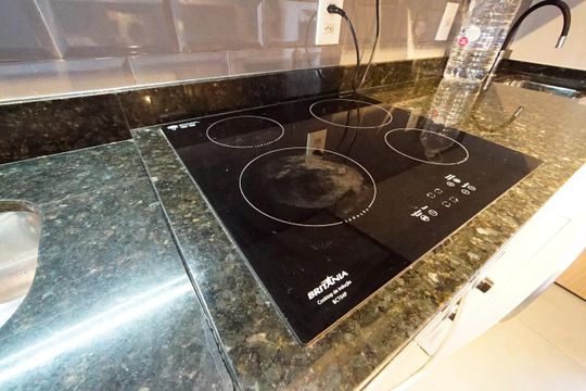 Cozinha de kitnet/studio para alugar com 1 quarto, 28m² em Vila Deodoro, São Paulo
