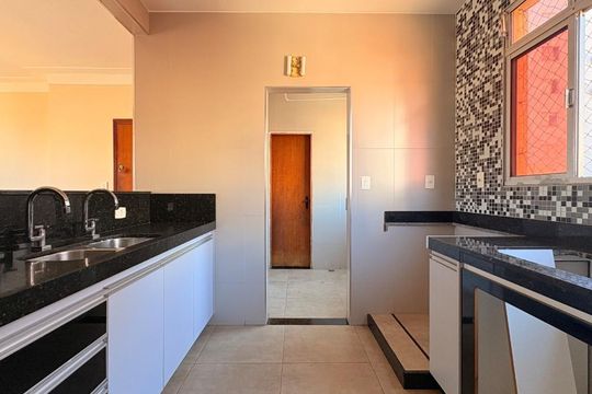 Apartamento à venda com 4 quartos, 263m² em Pirajá, Belo Horizonte