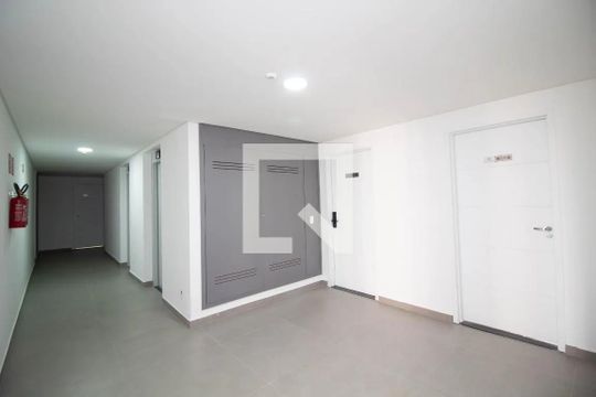 Hall de entrada de apartamento para alugar com 2 quartos, 47m² em Macedo, Guarulhos