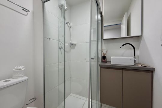 Banheiro de kitnet/studio à venda com 1 quarto, 18m² em Jardim Aeroporto, São Paulo
