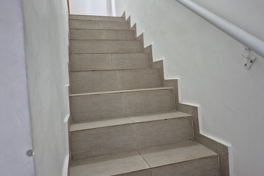 Escada de apartamento à venda com 2 quartos, 86m² em Jardim Utinga, Santo André