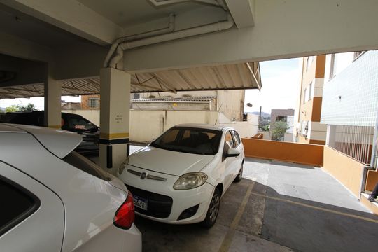 Garagem de apartamento para alugar com 2 quartos, 65m² em João Pinheiro, Belo Horizonte