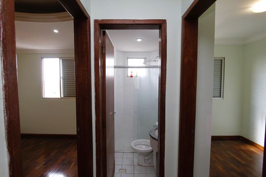 Corredor de apartamento para alugar com 2 quartos, 65m² em João Pinheiro, Belo Horizonte