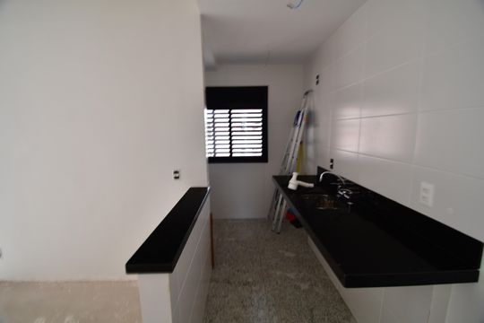 Cozinha de apartamento à venda com 1 quarto, 52m² em Cambuí, Campinas