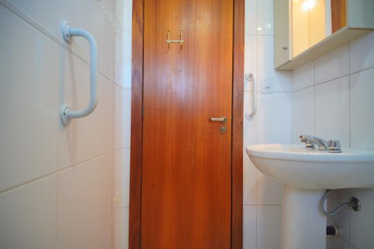 Banheiro de apartamento à venda com 2 quartos, 62m² em Centro, São Leopoldo