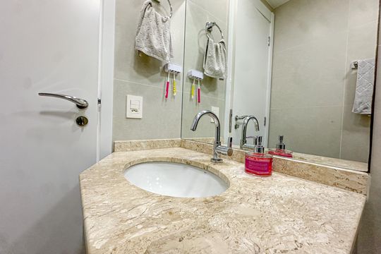 Banheiro de apartamento à venda com 2 quartos, 55m² em Lapa, São Paulo