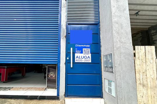 Placa instalada na fachada do imóvel  de casa para alugar com 1 quarto, 72m² em Jardim Albertina, Guarulhos