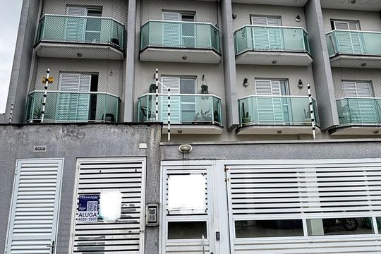 Fachada de apartamento para alugar com 2 quartos, 55m² em Vila Assunção, Santo André