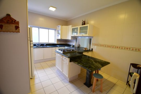 Cozinha de casa de condomínio à venda com 5 quartos, 460m² em Parque Xangrilá, Campinas