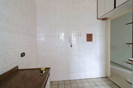 Cozinha de apartamento à venda com 2 quartos, 51m² em Jardim Regis, São Paulo