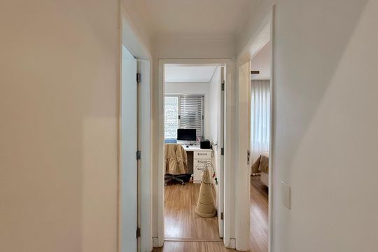 Corredor Quartos de apartamento à venda com 2 quartos, 73m² em Campo Belo, São Paulo