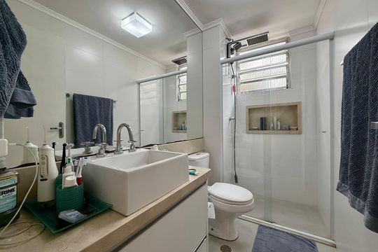 Banheiro de apartamento à venda com 2 quartos, 73m² em Campo Belo, São Paulo