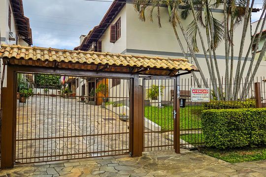 Fachada do condomínio  de casa de condomínio à venda com 3 quartos, 167m² em Espírito Santo, Porto Alegre