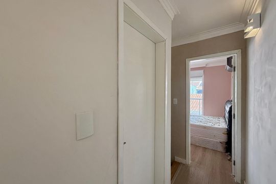 Corredor Quartos  de casa para alugar com 2 quartos, 130m² em Jardim Caravelas, São Paulo