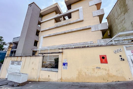 Fachada com Plaquinha de apartamento para alugar com 1 quarto, 36m² em Vila Granada, São Paulo