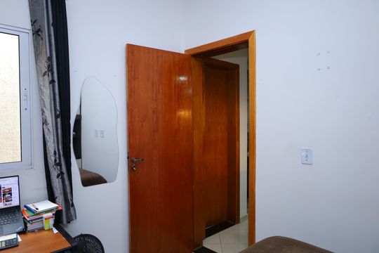 Quarto de apartamento à venda com 1 quarto, 42m² em Parque Guarani, São Paulo