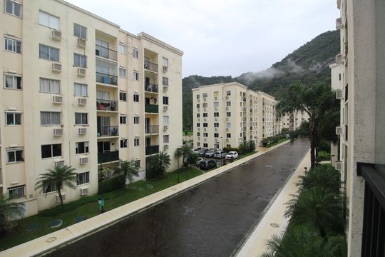 Sala - Vista de apartamento à venda com 2 quartos, 51m² em Jacarepaguá, Rio de Janeiro