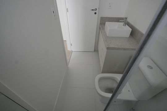 Banheiro da Suite 2 de apartamento para alugar com 2 quartos, 79m² em Campestre, Santo André