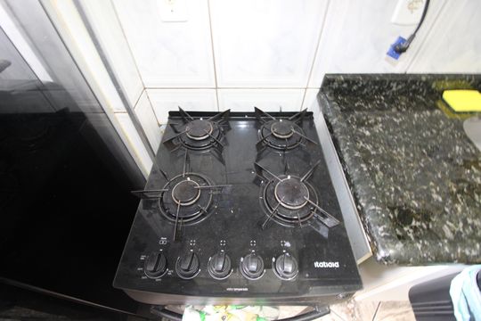 Cozinha de apartamento à venda com 2 quartos, 50m² em Jardim Redil, São Paulo