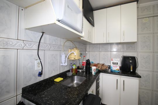 Cozinha de apartamento à venda com 2 quartos, 50m² em Jardim Redil, São Paulo