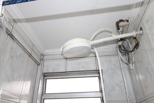 Banheiro de apartamento à venda com 2 quartos, 50m² em Jardim Redil, São Paulo