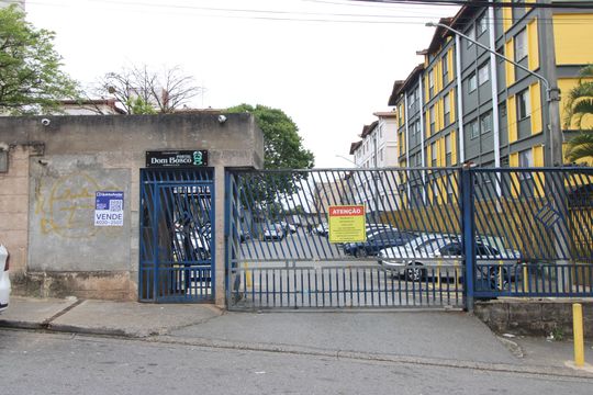 Fachada de apartamento à venda com 2 quartos, 50m² em Jardim Redil, São Paulo