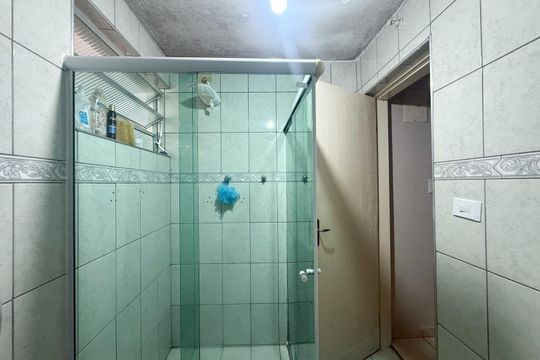 Banheiro de casa à venda com 2 quartos, 130m² em Jardim Jaragua, São Paulo