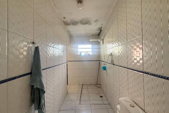 Banheiro de casa à venda com 2 quartos, 130m² em Jardim Jaragua, São Paulo