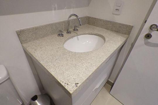Banheiro de kitnet/studio para alugar com 1 quarto, 29m² em Ipiranga, São Paulo