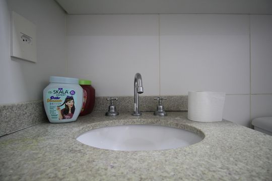 Banheiro de apartamento à venda com 3 quartos, 78m² em Chácara Agrindus, Taboão da Serra