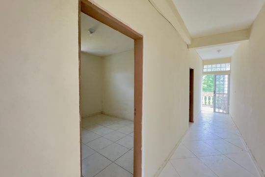 Corredor interno de casa à venda com 6 quartos, 286m² em Jardim dos Pimentas, Guarulhos