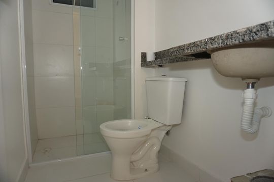 Banheiro de apartamento para alugar com 2 quartos, 44m² em Jardim Vista Alegre, Embu das Artes