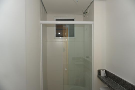 Banheiro de apartamento para alugar com 2 quartos, 44m² em Jardim Vista Alegre, Embu das Artes