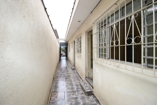 Corredor lateral de casa para alugar com 4 quartos, 205m² em Parque Santa Rita, São Paulo