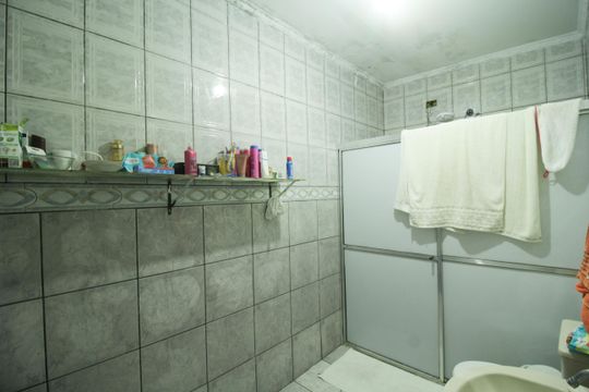 Banheiro de casa para alugar com 2 quartos, 102m² em Jardim Vista Alegre, São Paulo