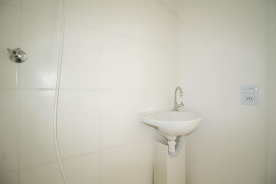Banheiro de casa para alugar com 1 quarto, 80m² em Vila Mangalot, São Paulo